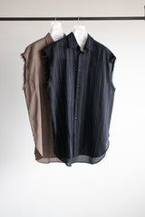 sleeveless shirt